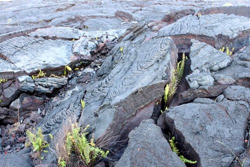 溶岩が流れた跡がくっきり