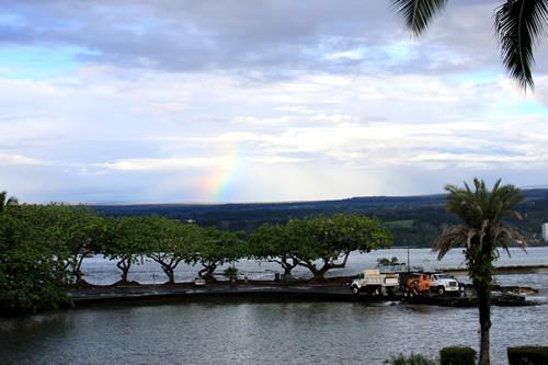 ちょっと暗いけど、虹も見えちゃいました!