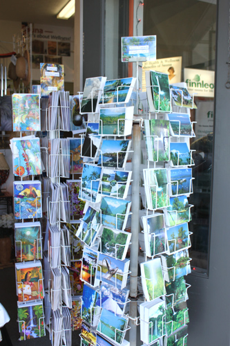 お土産物を売るお店も