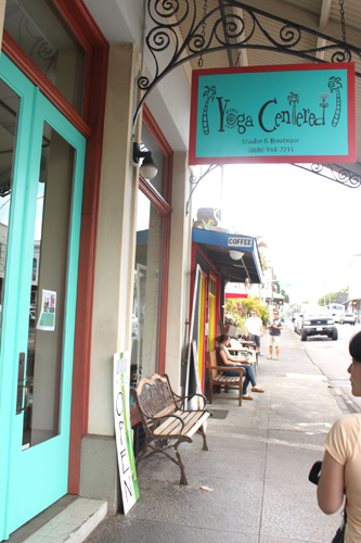 街の端っこの方にもおしゃれなヨガショップ