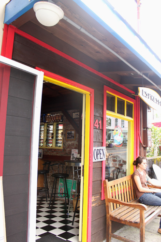 美人の店員さんとおいしいアイスクリーム