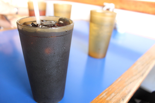 アイスコーヒーとアイスティーを頼みました