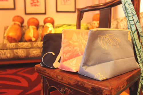 大きいポーチやクッションカバーなども