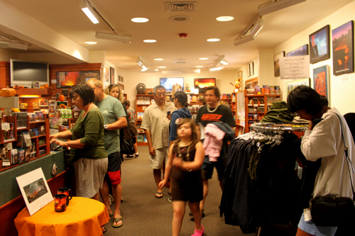 センター内には売店もあります