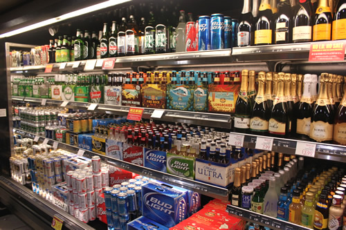 ビールなどのお酒もこんなに揃います