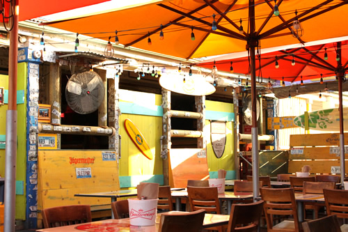 セミオープンエアーな店内