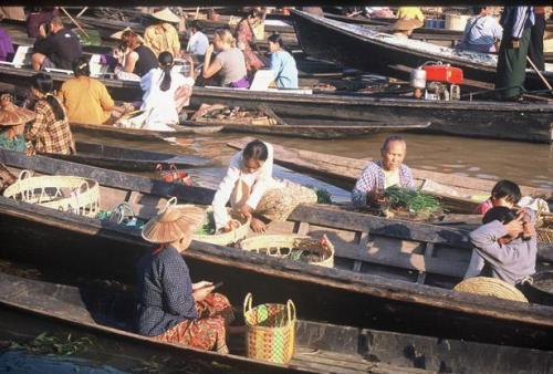 水上マーケット