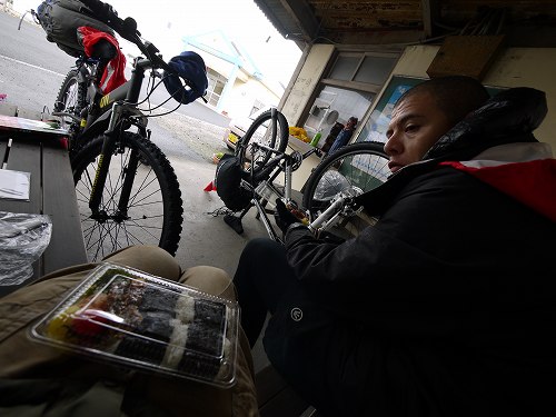 さっそくパンク。