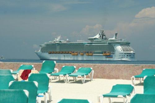 こんな立派な船が7泊で1000ドルよ！