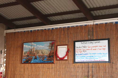 壁には金曜日のスペシャルメニューも