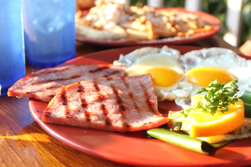 それに卵2つとお肉2つで11ドル95セント