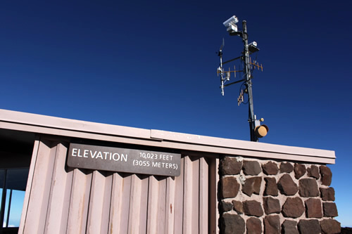 小屋のあるところが高度10023フィート