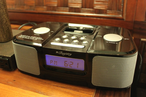 目覚まし時計兼iPodプレーヤー