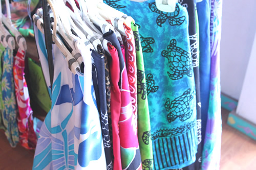 パレオはビビッドな色・柄で