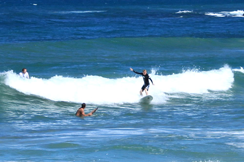 こちらにはサーファーがいっぱい