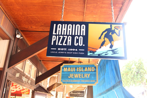 サーフボードでピザを宅配?!