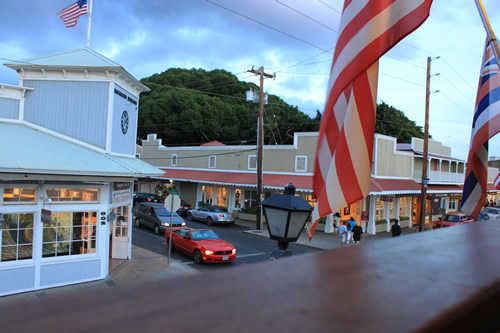 今度は街側の一番窓際のテーブル