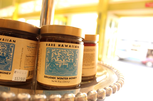 ラベルのおしゃれなオーガニックのハチミツ