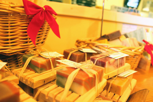 木製のトレイ付き