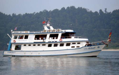 ダイビングボート