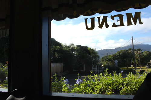 窓際の席は眺めも◎