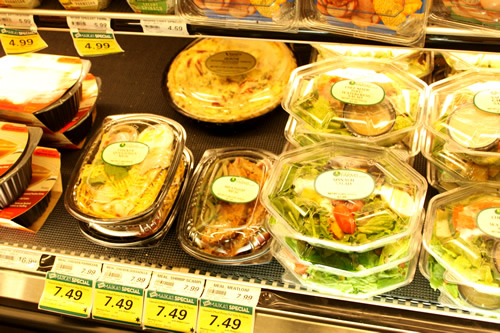 ミートローフやキッシュ、サラダ