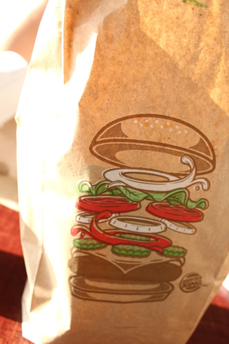 イートインでも袋に入れます