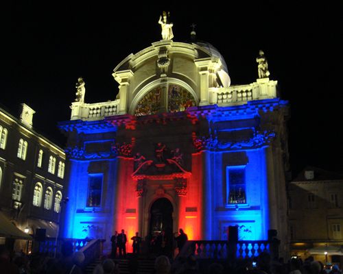 ライトアップされた旧市街