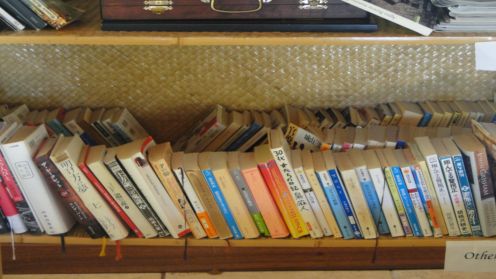 なんと日本語の本もこんなに!