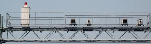 スピード監視カメラ