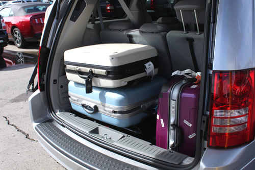 4人分のスーツケースしっかり収まります