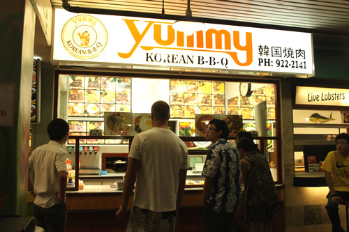 野外フードコートになっています