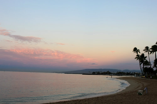 雲がきれいなピンク色に染まっています