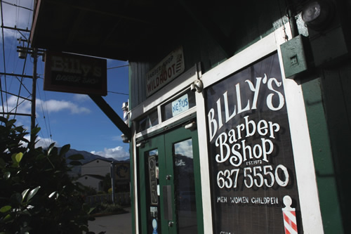 凝った字体がいい感じの床屋さん