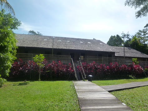 イバン族ロングハウス