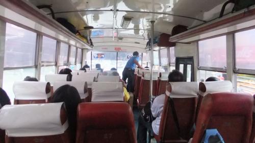 ハグナヤ行きバス車内