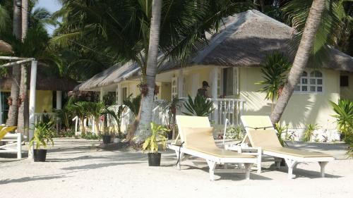 ホワイトビーチバンガロー