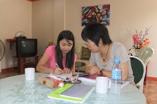 マンツーマン英会話レッスンに真剣に取組む