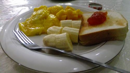 朝食はマンゴーが美味しい