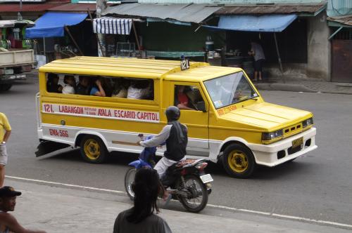 ジープを改造したジプニー