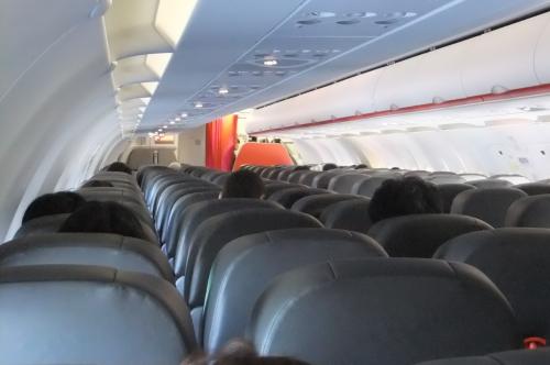 ガラガラの座席