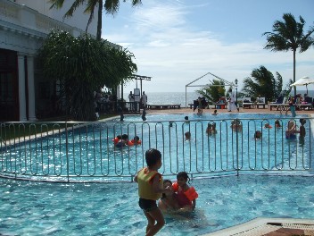 マウントラビニアホテルのプール