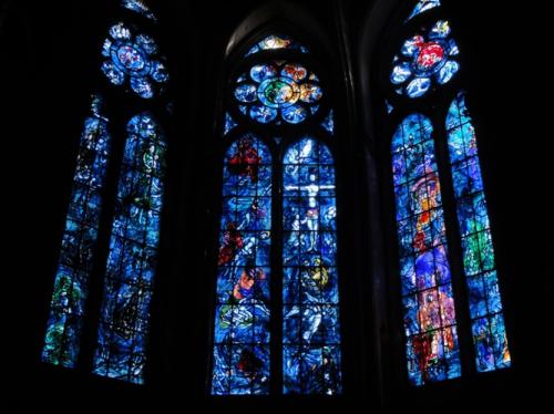 シャガールがデザインしたステンドグラ