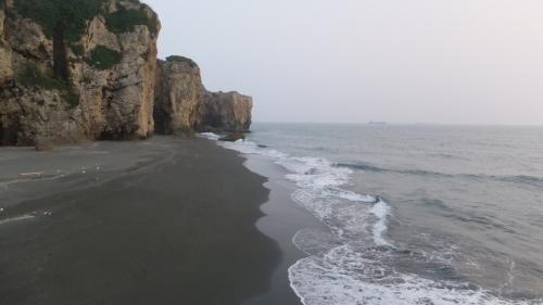 旗津半島の星空隧道を抜けると砂浜に出る