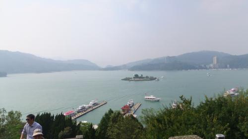 陸上から見る日月潭