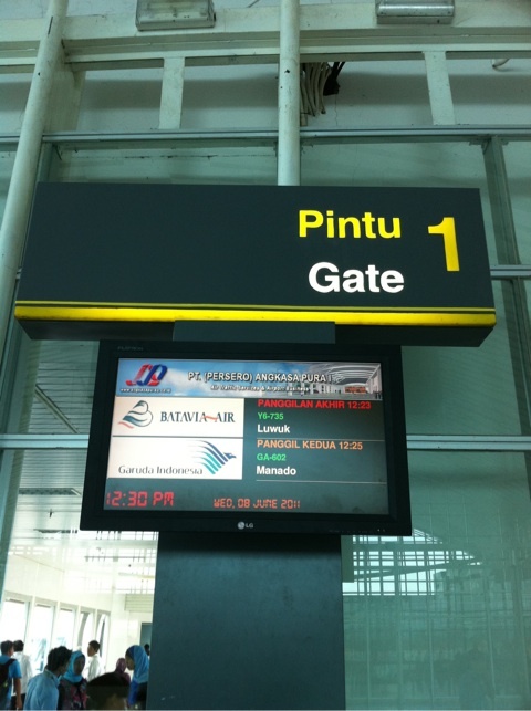 マカッサルからマナドヘ