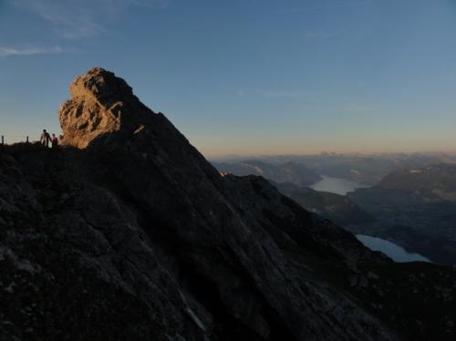 トムリスホルンへの道眼下に湖