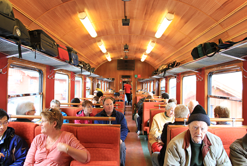 フロム鉄道 車内