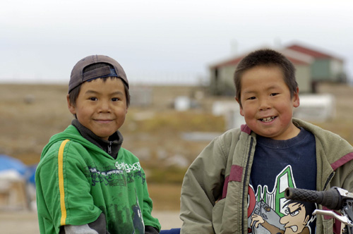 イヌイットの子どもたち