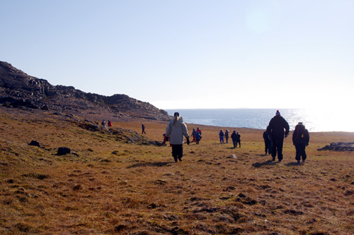 北極圏の島々をハイキング